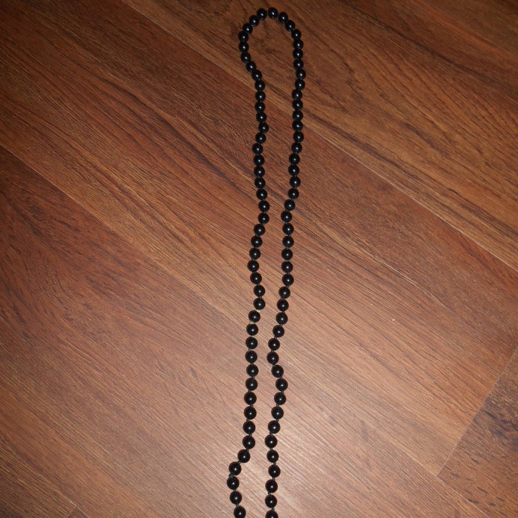 Vintage Black Beaded Costume Jewelry Necklace 5$